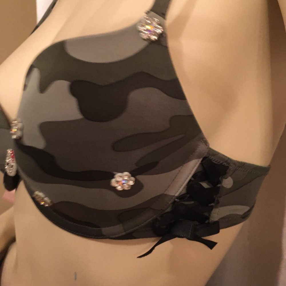 COPY - ADORABLE camo bra/bikini top with crystal and flower details! - Picture 4 of 7